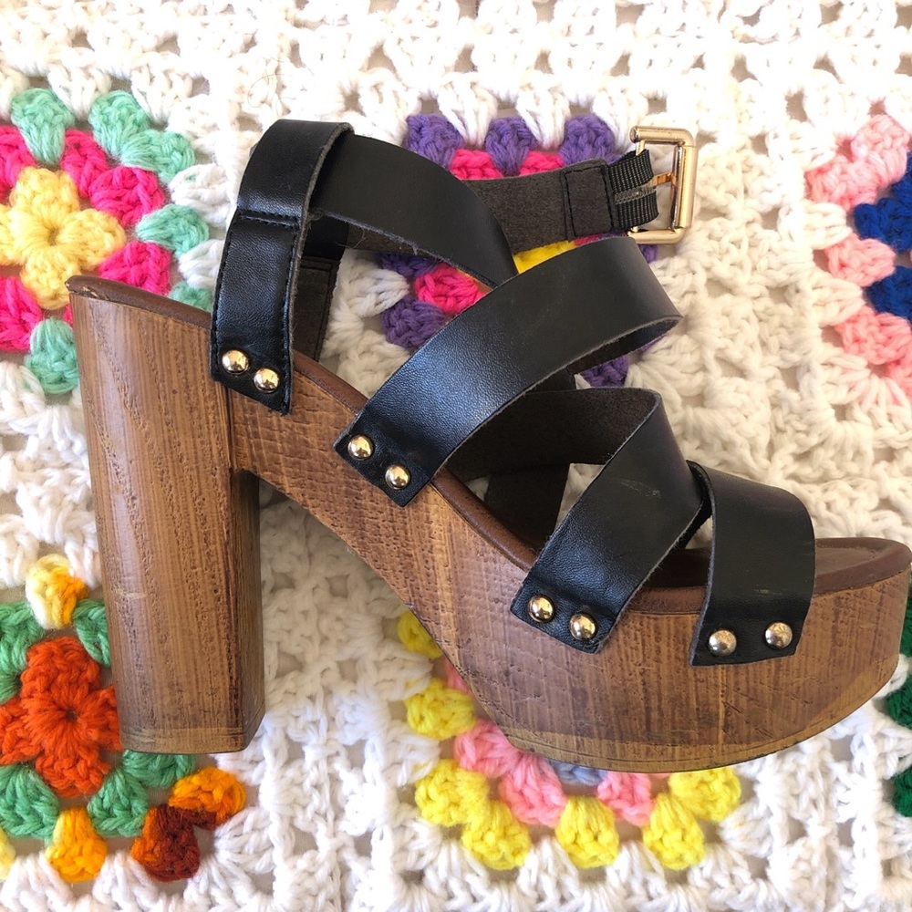 Platform wooden heels with gold hardware 🦋